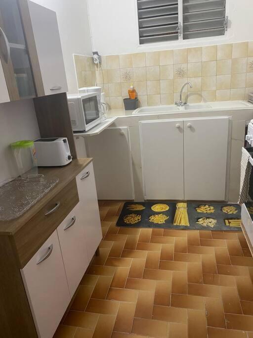Appartement A Proximite De La Plage Du Bourg ! Сент-Анн Екстер'єр фото