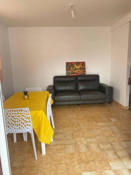 Appartement A Proximite De La Plage Du Bourg ! Сент-Анн Екстер'єр фото