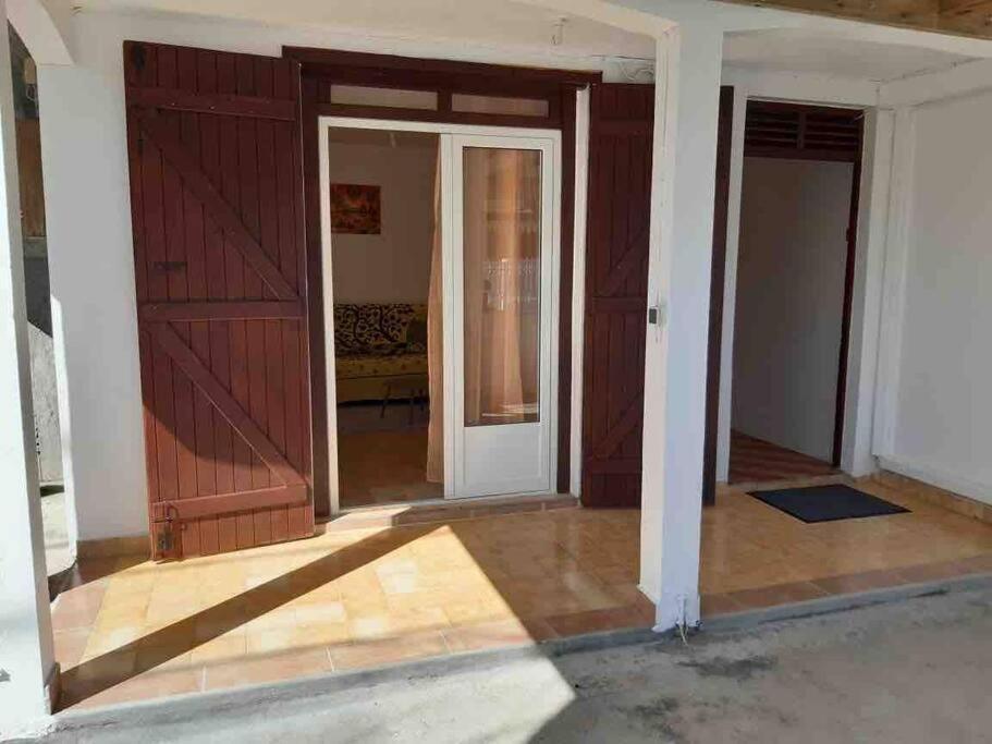 Appartement A Proximite De La Plage Du Bourg ! Сент-Анн Екстер'єр фото