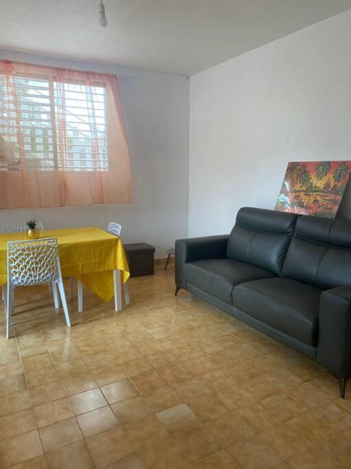 Appartement A Proximite De La Plage Du Bourg ! Сент-Анн Екстер'єр фото